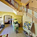 A Jayac - Logis Hotel 3*
