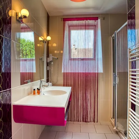 A Jayac - Logis Paulin