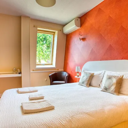 Hotel A Jayac - Logis 3*