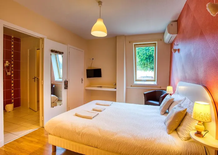 A Jayac - Logis Hotel 3*